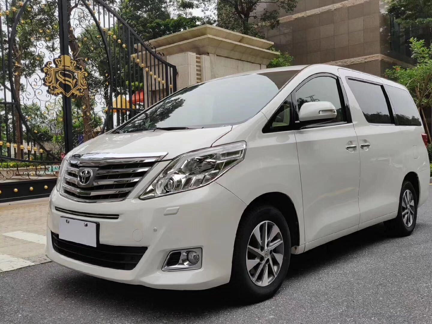 商務(wù)考察會(huì)議租車豐田埃爾法20系(商務(wù)會(huì)議租車)